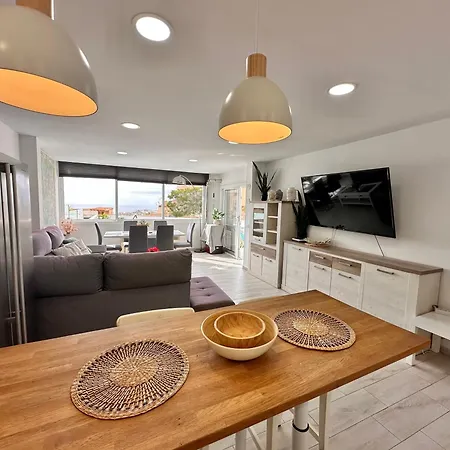 El Mar House & Private Heated Pool شقة *