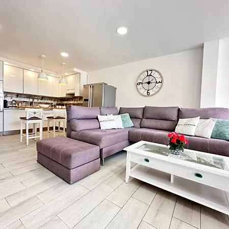 El Mar House & Private Heated Pool شقة