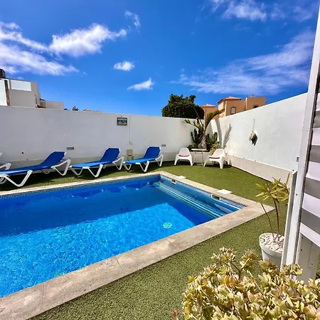 El Mar House & Private Heated Pool شقة *