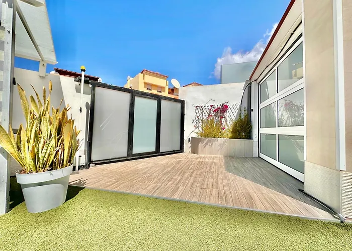 El Mar House & Private Heated Pool 아데제