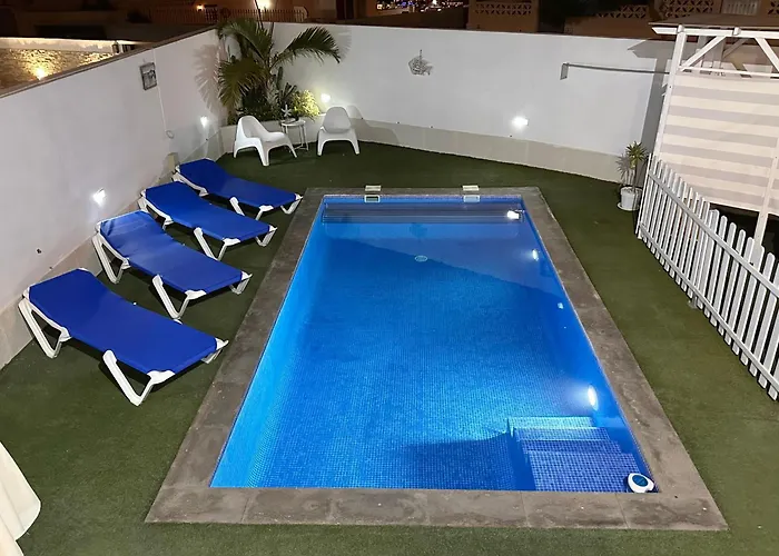 아파트 El Mar House & Private Heated Pool 아데제