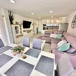 El Mar House & Private Heated Pool