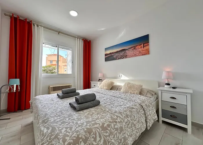 El Mar House & Private Heated Pool Адехе